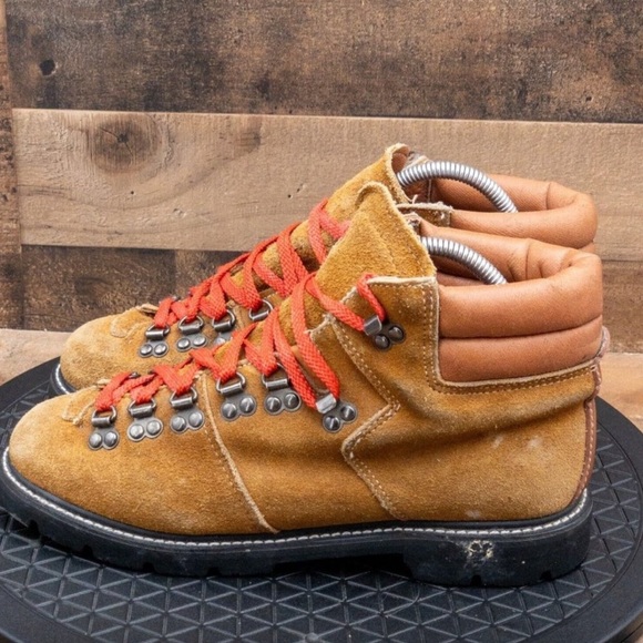 Montblanc Hiking Boots - Picture 5 of 9